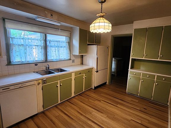 5th image of 843 Arlington Ave