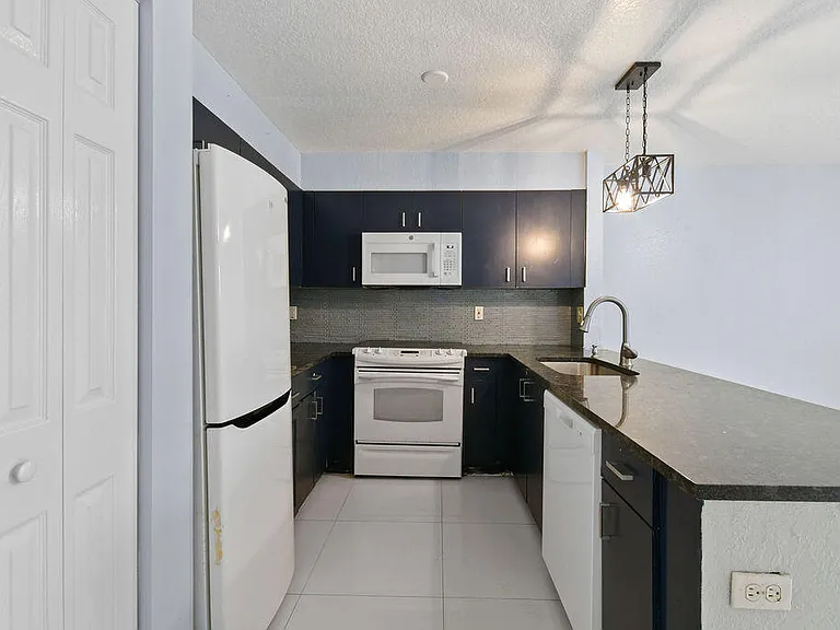 952 Summit Lake Dr — Photo 10