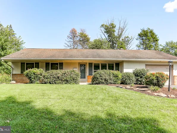 412 Manor View Dr, Millersville, PA 17551