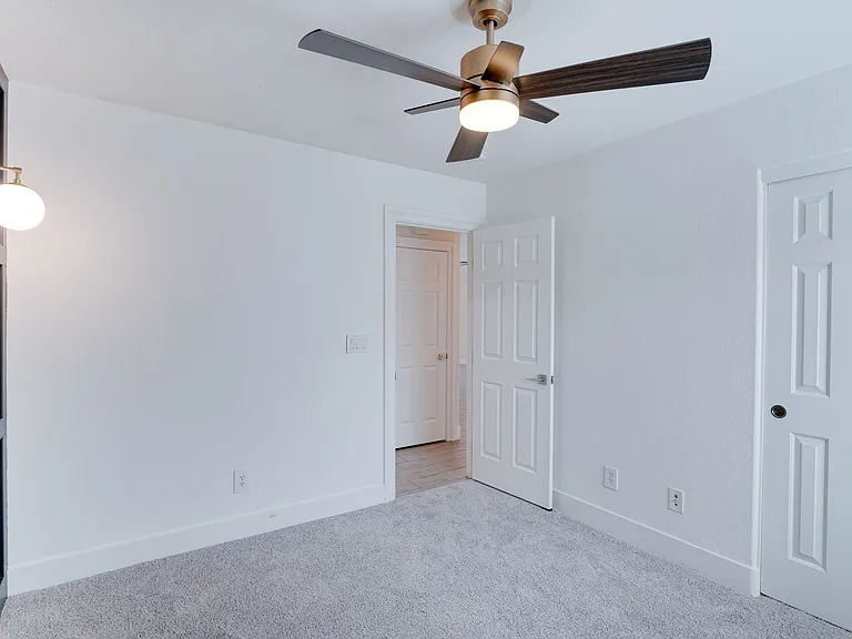 1088 Snow Roof Ave — Photo 10