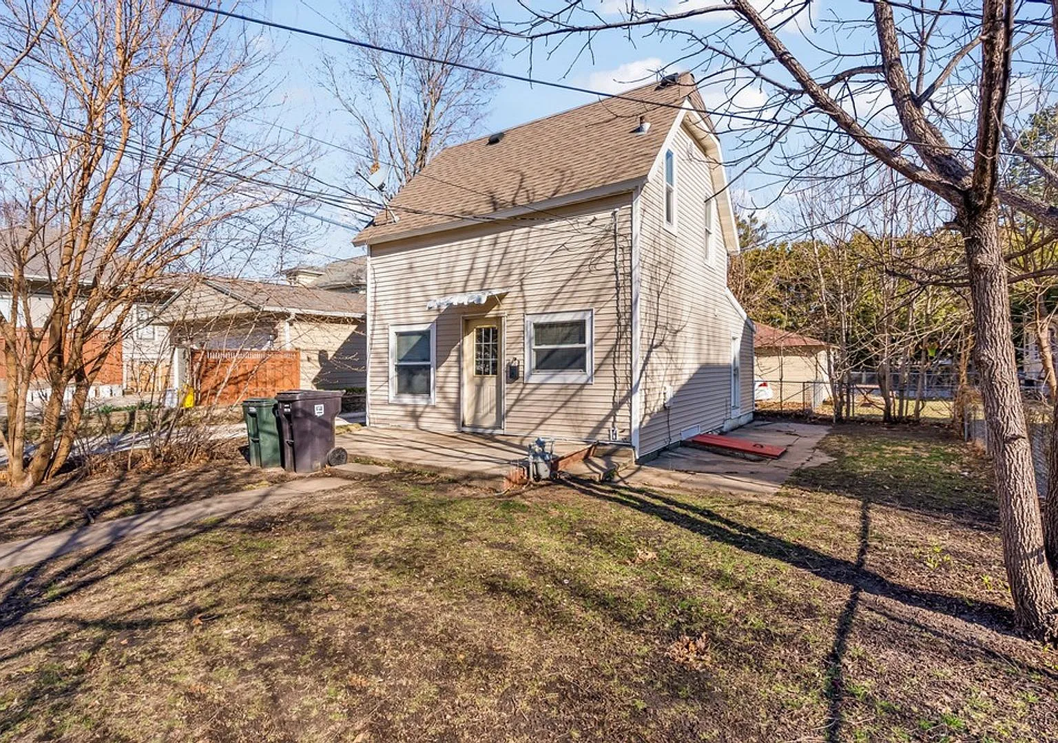 309 W 10th St - Cedar Falls — Photo 2