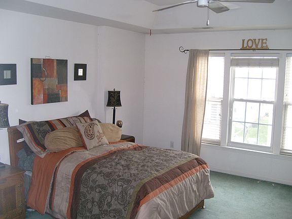Master Bedroom 15'x14'