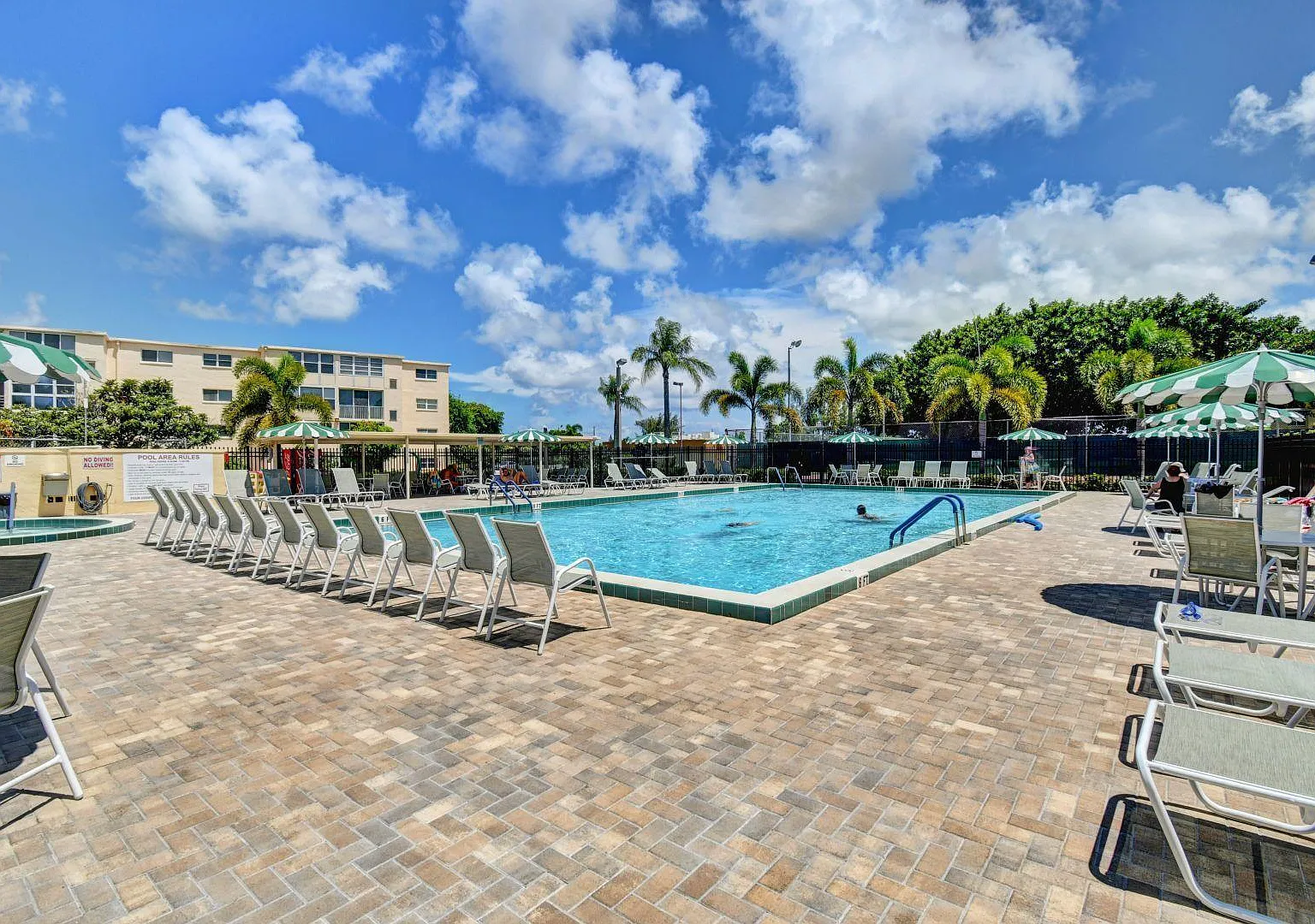 2 bed, 2.0 bath, 960 sqft, $1,699 — Photo 1