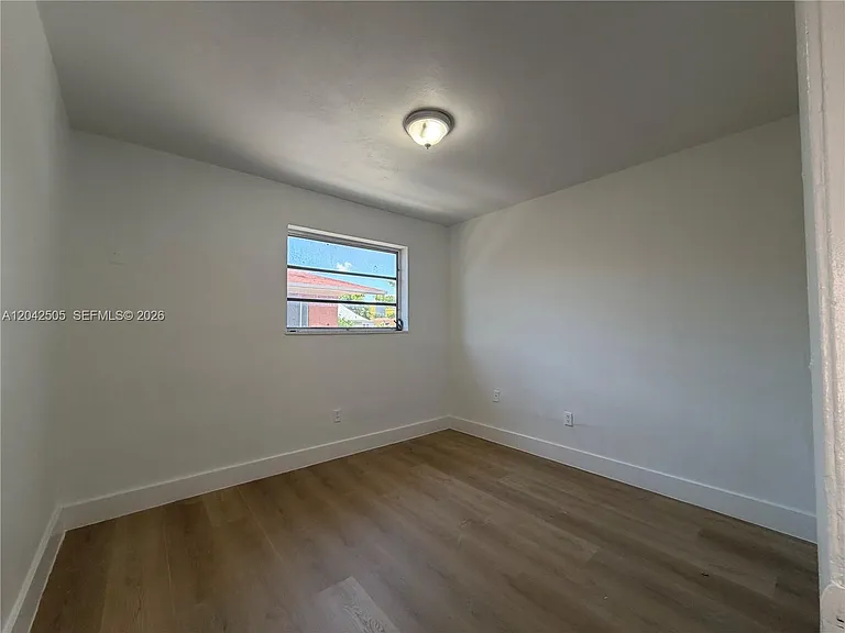 1021 NW 5th St #6 — Photo 3