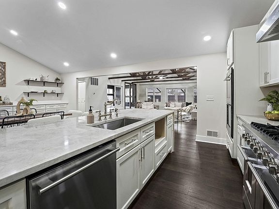 2nd image of 2727 Westmont Blvd