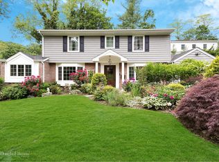 7 Leeds Dr, Port Washington, NY 11050