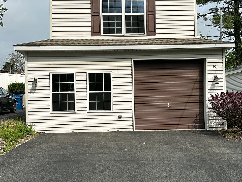 1st image of 10 Willowdale Ter