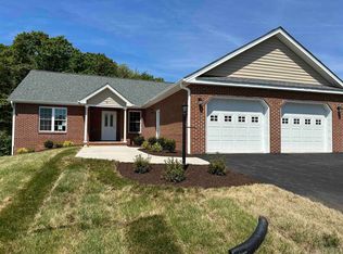 11 Oak View Dr, Staunton, VA 24401