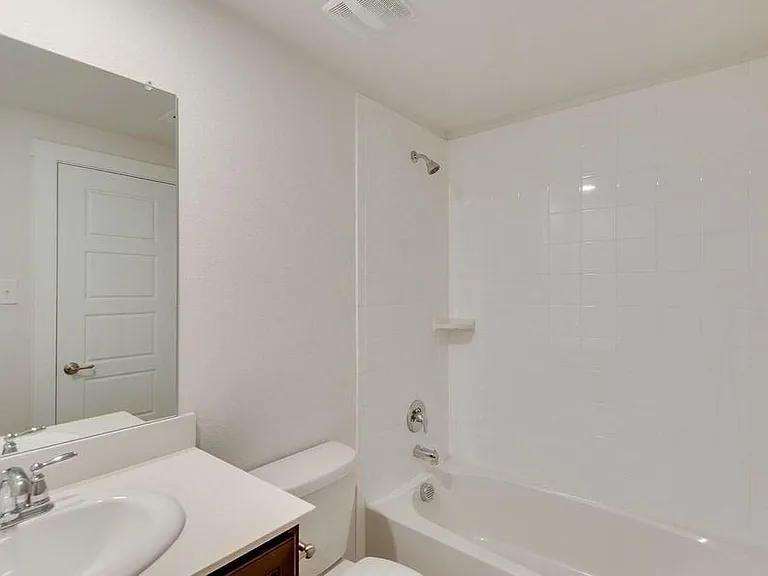 2433 Siskiyou St — Photo 14
