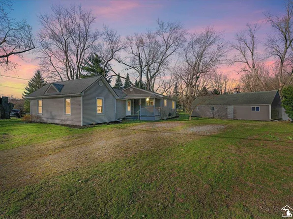 8336 Whiteford Center Rd, Ottawa Lake, MI 49267
