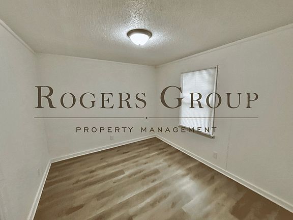 4th image of 988-990 Hughes St