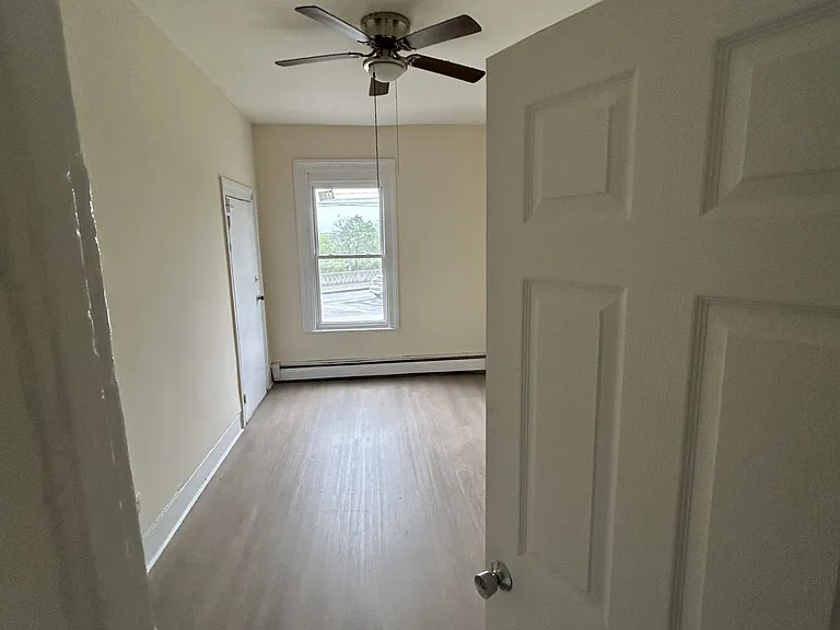 1 Wayne Ave #5 — Photo 8
