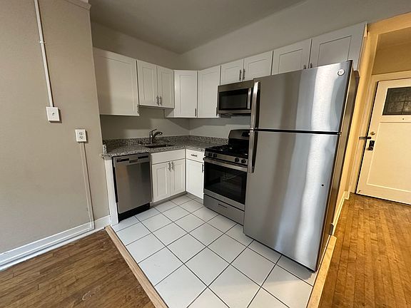 4th image of 913 E Kilbourn Ave APT 62
