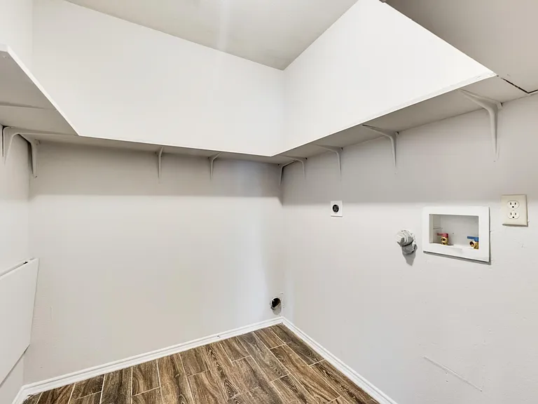 8028 Texridge Dr — Photo 15