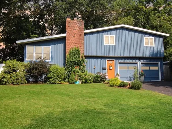 111 Westwood Dr, East Greenwich, RI 02818