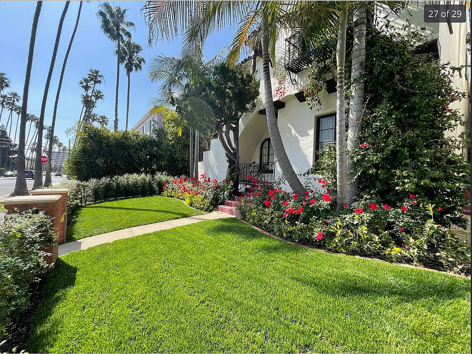 Private front yard