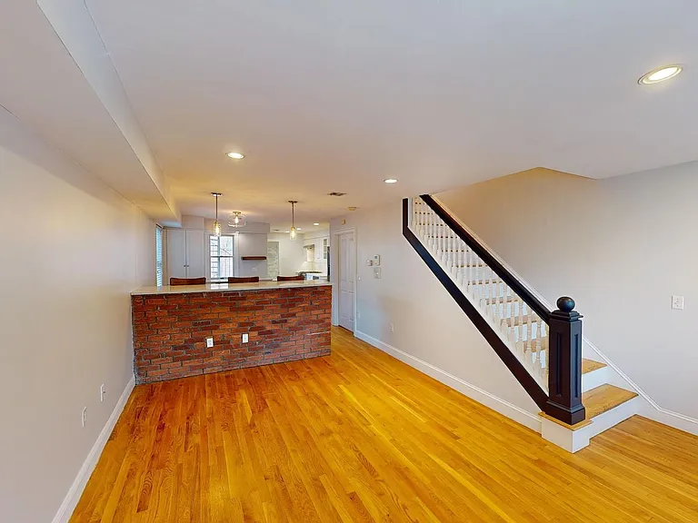 214 W 7th St #2 — Photo 8