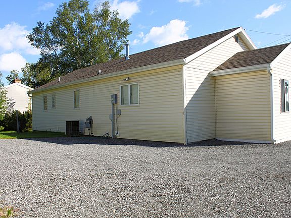4th image of 1812 Young St