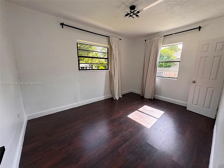 124 NW 89th St — Photo 9
