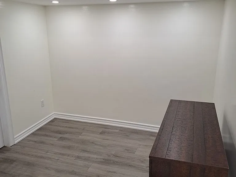 848 Danforth Rd #BASEMENT — Photo 4