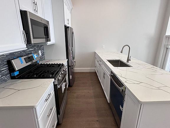 3rd image of 2009 Delancey Pl #2E