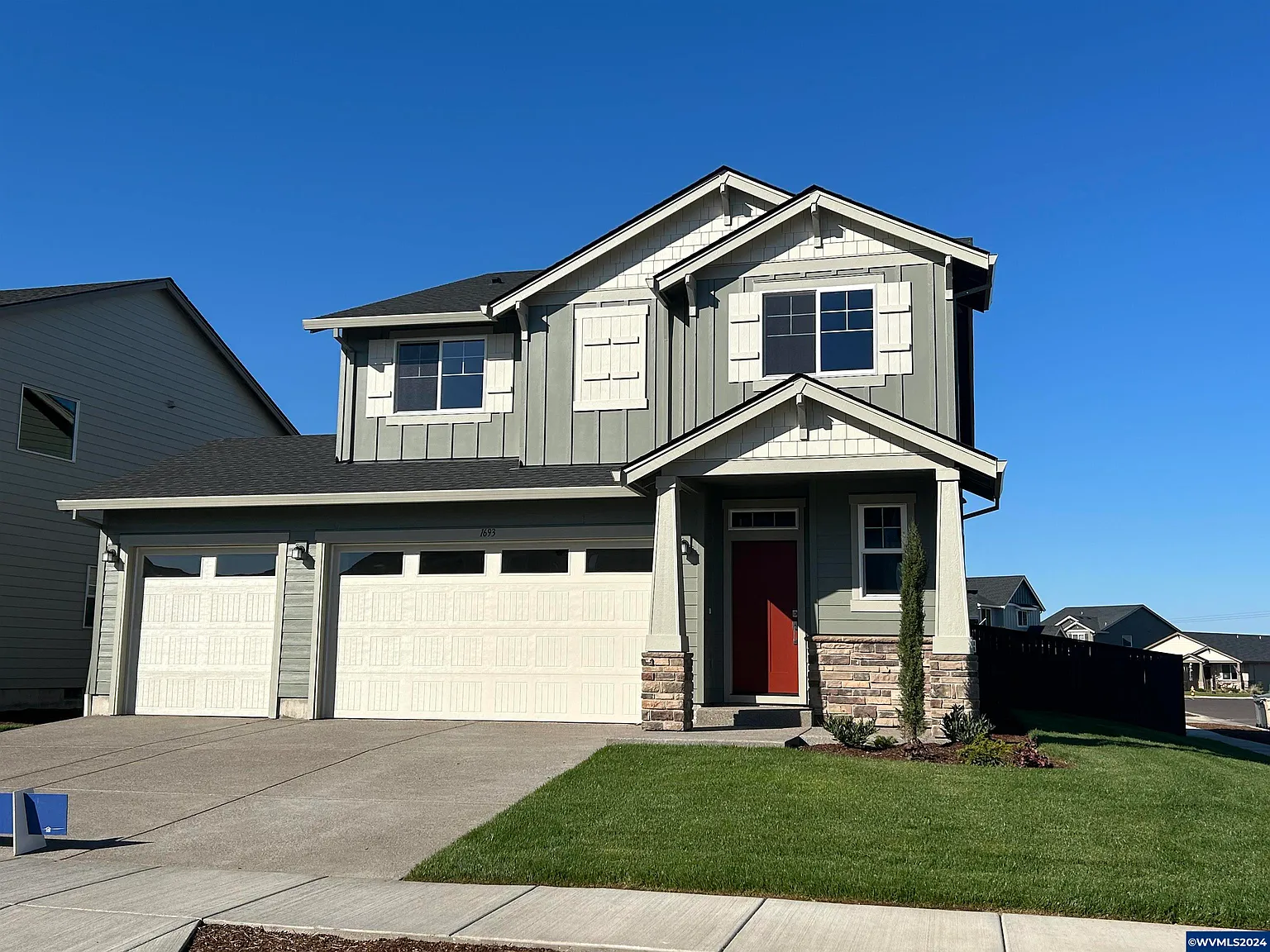 1693 Nolan 84 Ave SE photo 1