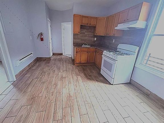 2nd image of 28-30 Arnold St #2830