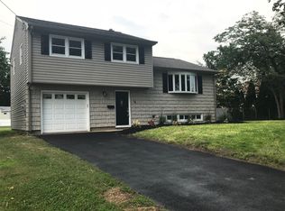 14 Locust Ave, Middlesex, NJ 08846