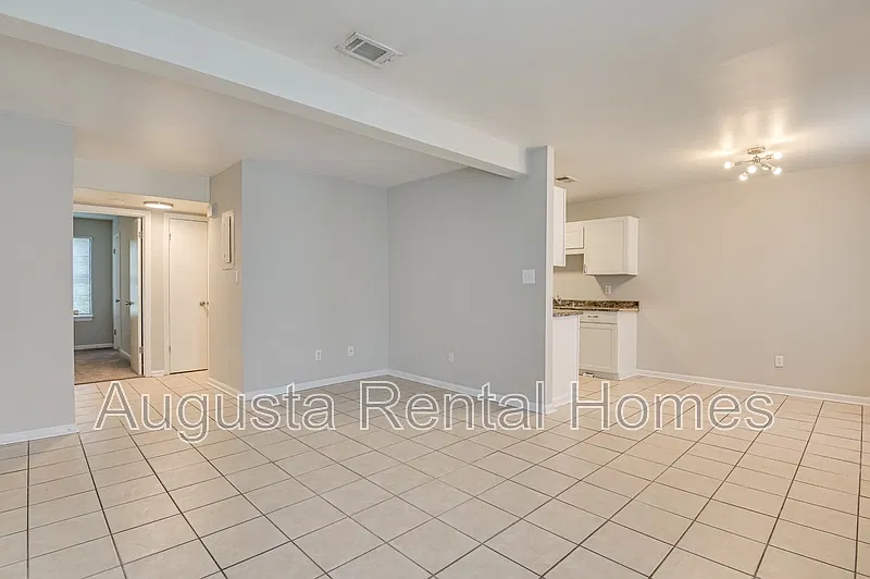 2 bed, 1.0 bath, 828 sqft, $975 — Photo 4