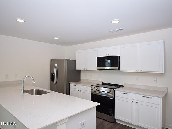 2nd image of 2400 Brookville Dr #B