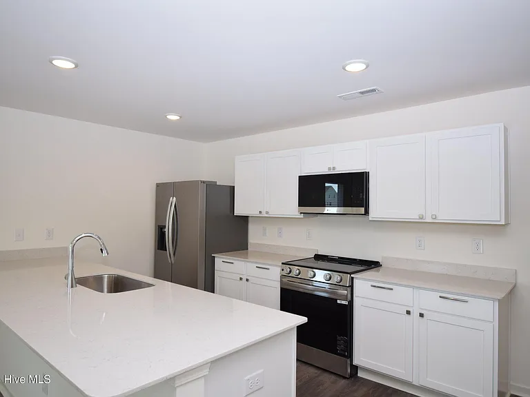 2400 Brookville Dr #B — Photo 2