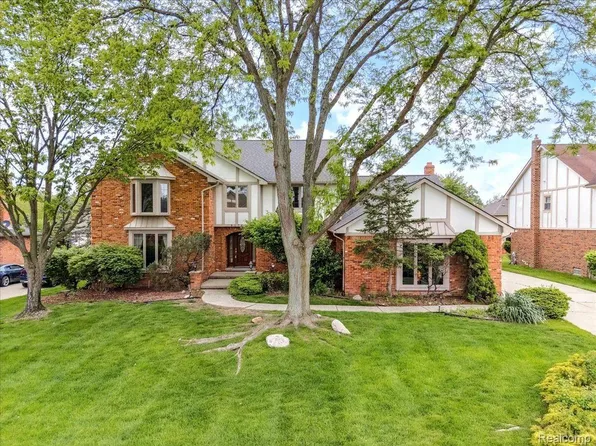 3174 Glengrove Dr, Rochester Hills, MI 48309