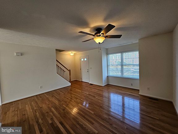 4th image of 102 Baybreeze Ct