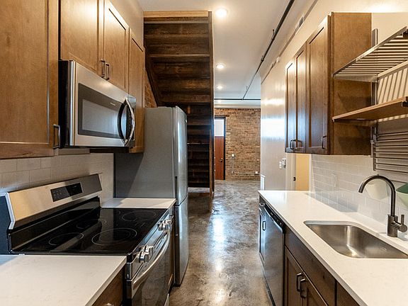 2nd image of 225 Old South High St APT 126-225-126
