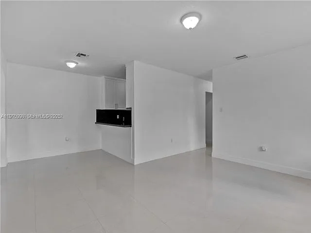 11239 SW 5th Ter #MAIN — Photo 6