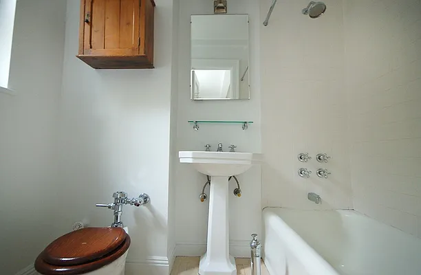 Sold by Mercedes Berk | media 10
