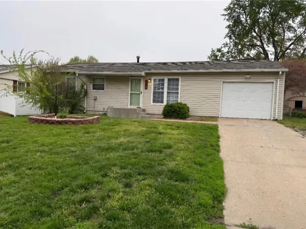 4705 Pickett Rd, Saint Joseph, MO 64503