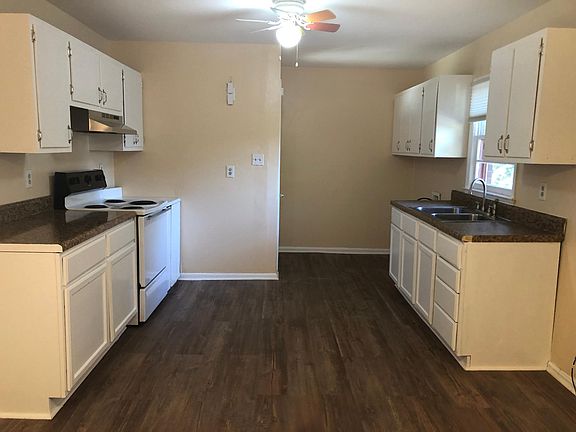 3rd image of 1846 Colony Dr