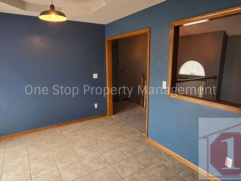 1317 S Huntington Dr — Photo 7