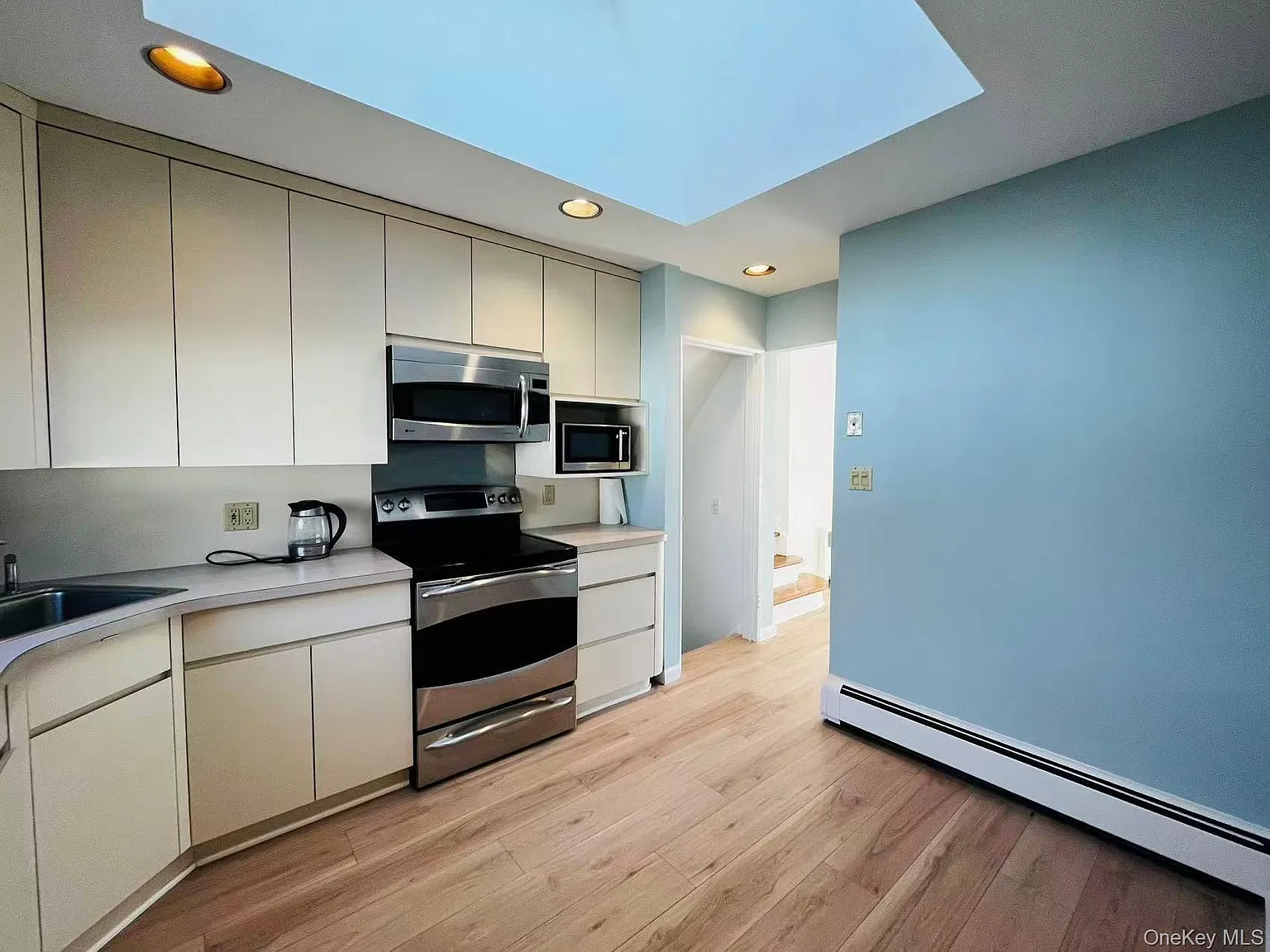 4 bed, 2.5 bath, 1521 sqft, $4,750 — Photo 3