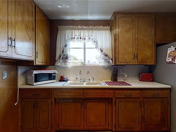 3rd image of 1310 E El Morado Ct