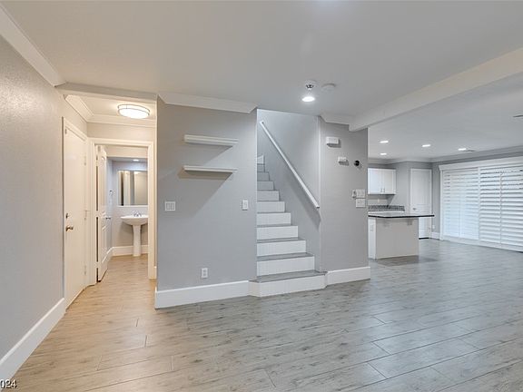 5th image of 10226 Headrick Dr