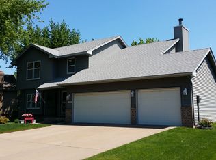 9018 Nantwick Rdg N, Brooklyn Park, MN 55443