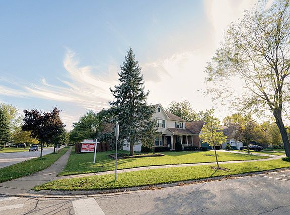 2nd image of 6207 Sleepy Hollow Ln