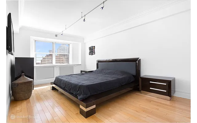 Rented by Douglas Elliman | media 8