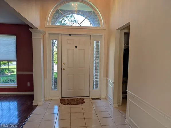 615 Magnolia Ln, Chagrin Falls, OH 44023