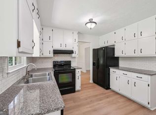 125 Summit Ct, Fayetteville, GA 30214