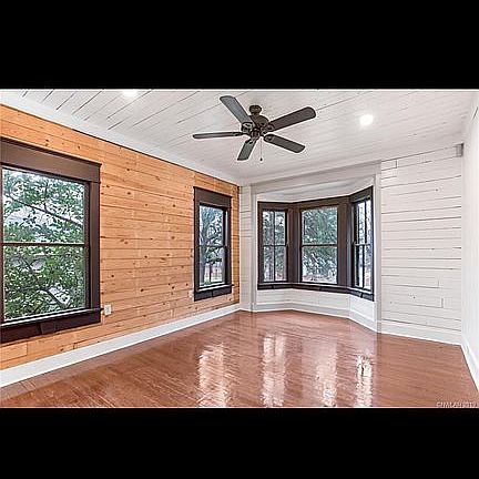2nd image of 152 E College St