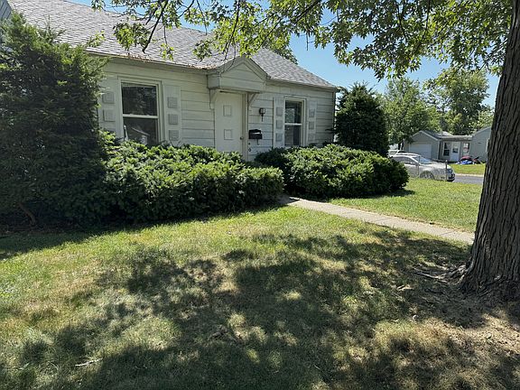 2nd image of 4704 N Edgebrook Dr