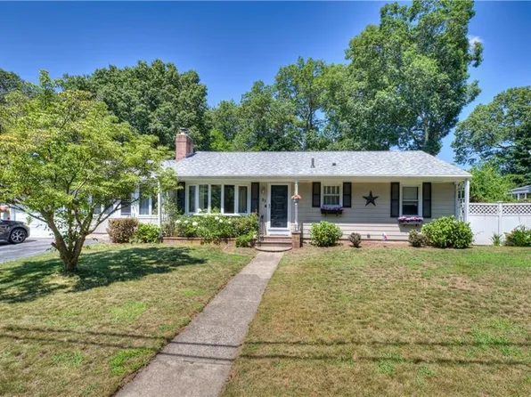 51 Enfield Dr, West Warwick, RI 02893
